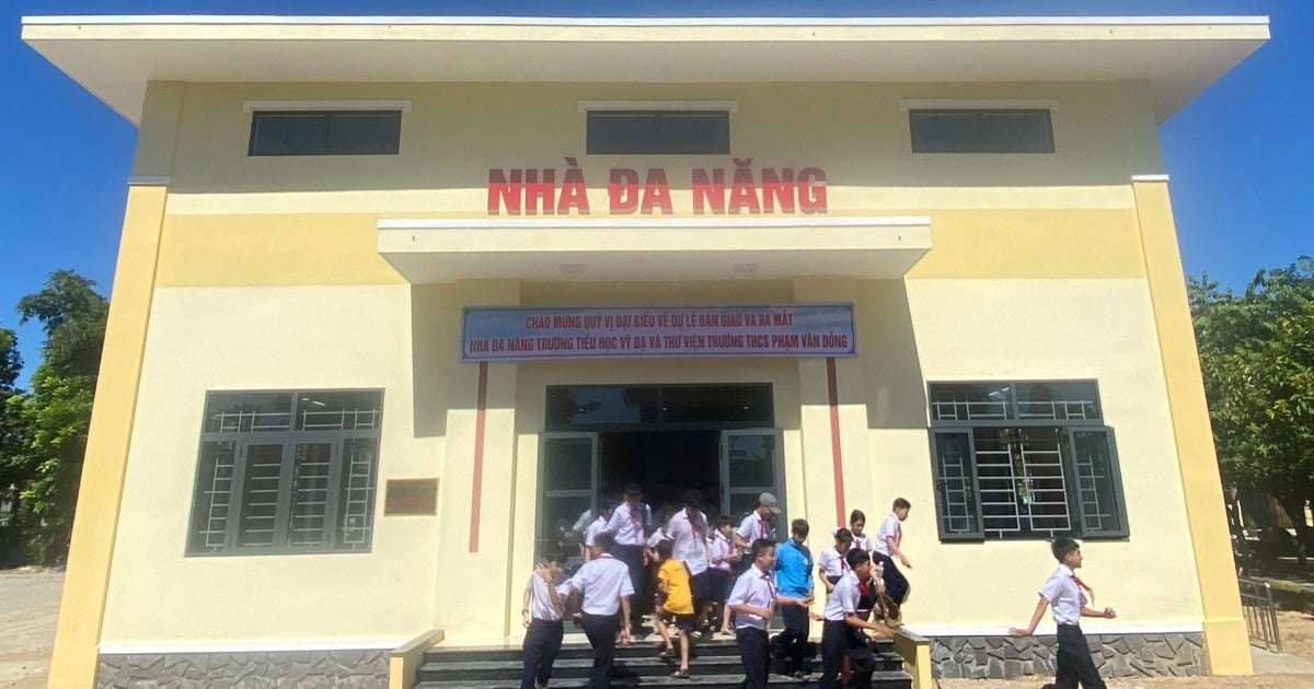 Handing over multi-purpose house and school library to children in Hue