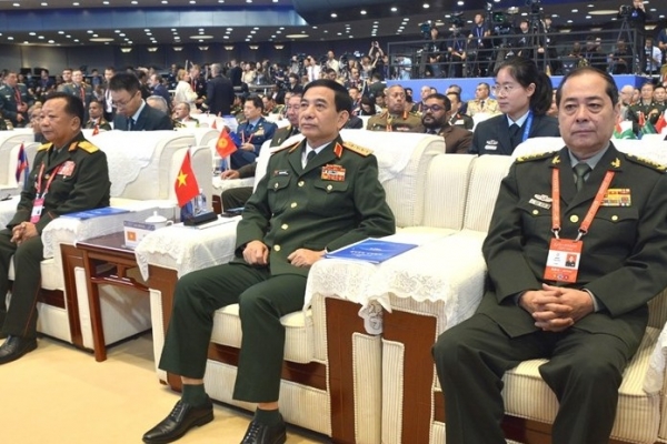 Le général Phan Van Giang participe au 11e Forum Xiangshan de Pékin