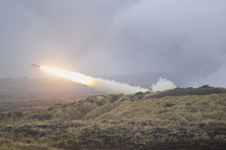 Hệ thống M142 HIMARS khai hỏa trong cuộc tập trận quân sự của Mỹ hồi tháng 3/2024. (Ảnh: Reuters)