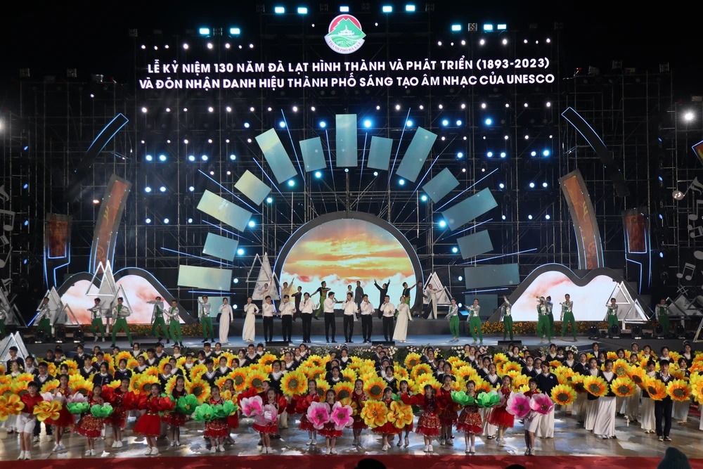 Brilliant festival night to celebrate Dalat's 130th anniversary of formation and development