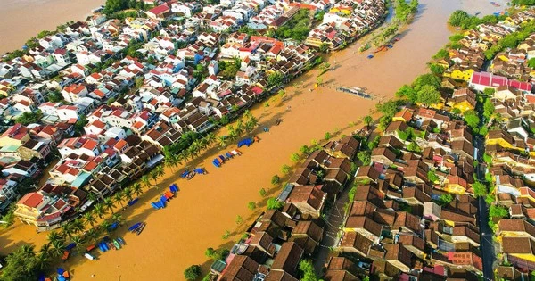 Ngắm phố cổ Hội An mùa nước lũ từ trên cao