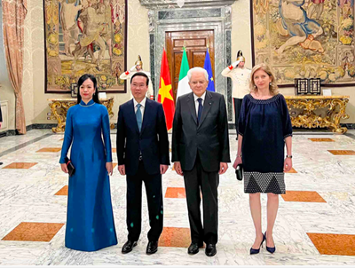 Le président Vo Van Thuong et son épouse assistent au banquet d'État offert par le président italien.