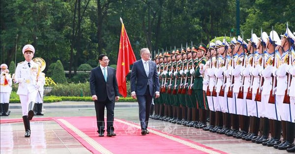 Prime Minister Pham Minh Chinh presided over the welcoming ceremony for the Australian Prime Minister on an official visit to Vietnam.