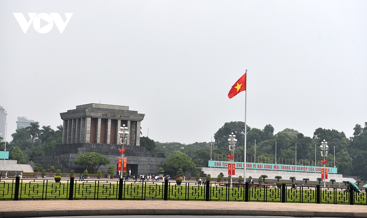 Hanoi streets are filled with flags and flowers to celebrate the 79th anniversary of National Day.