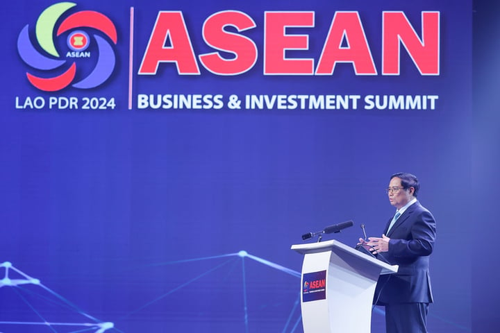 2024년 ASEA 비즈니스 및 투자 정상회의에서 연설한 총리는 자립적인 ASEAN에 자립적인 기업가와 기업 팀이 부족할 리가 없다고 강조했습니다. (사진: VGP/Nhat Bac)