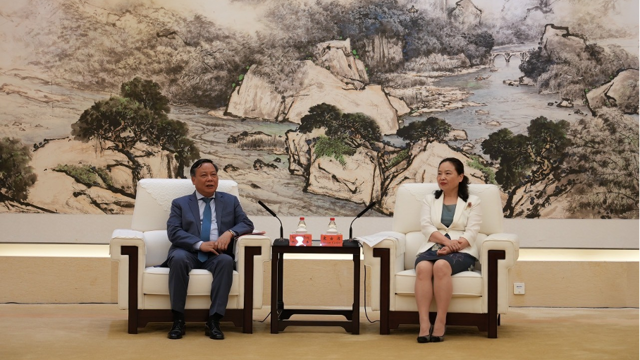 Une délégation de haut rang de la ville de Hanoi visite et travaille dans la province du Guangdong