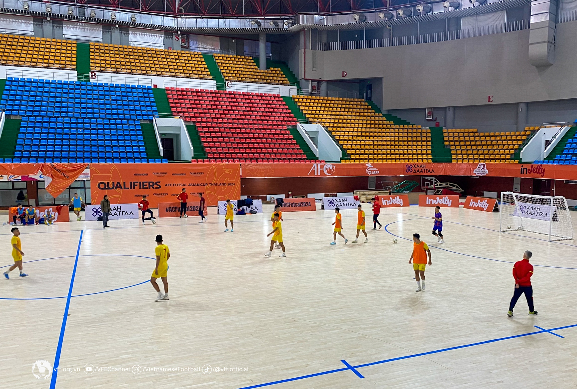 Tuyển futsal Việt Nam gặp khó trước ngày ra quân, vẫn quyết tâm chiến thắng - Ảnh 1.