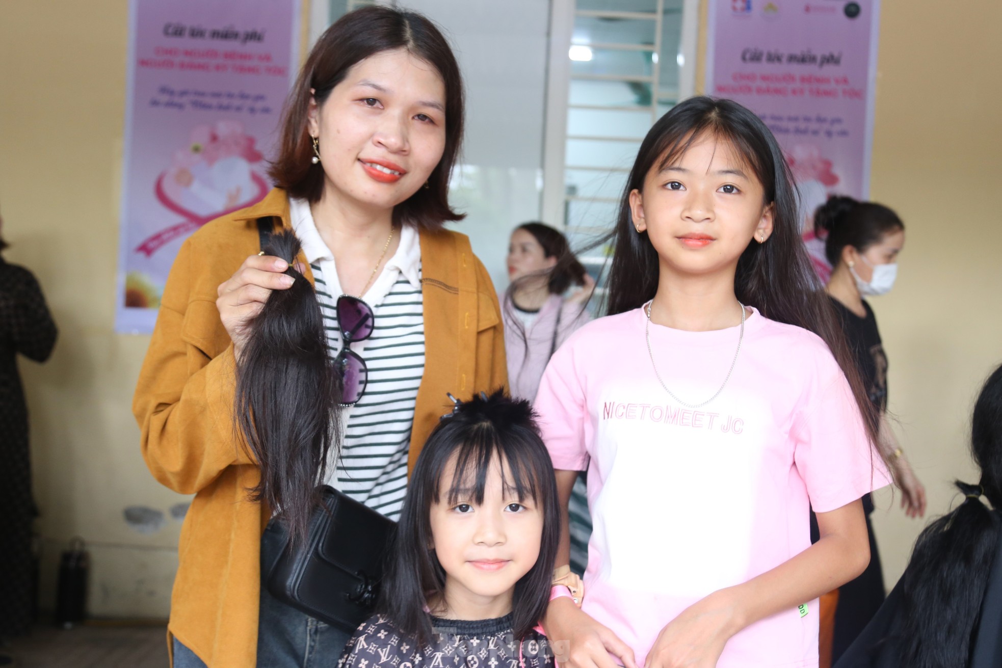 រូបភាពកុមារីអាយុ ៤ឆ្នាំ បរិច្ចាគសក់ដល់អ្នកជំងឺមហារីក រូបថត ៧