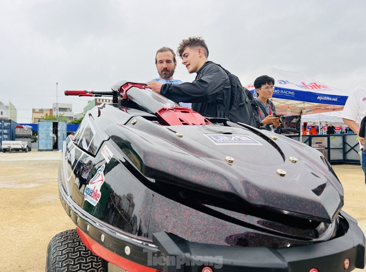 Schauen Sie zu, wie die „Bestien“ beim Jetski-Rennen der Welt gegeneinander antreten. Foto 14