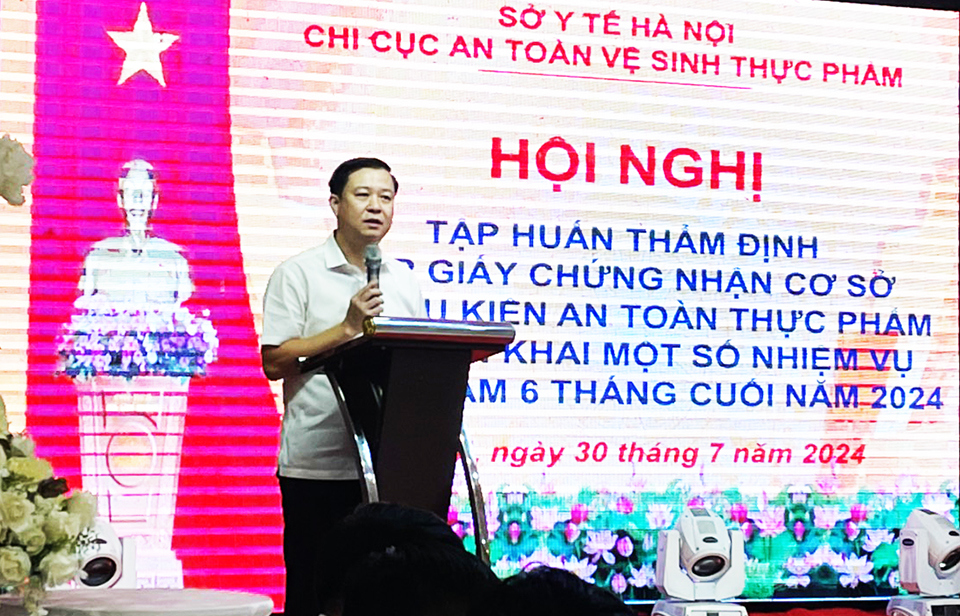 El jefe del Departamento de Seguridad Alimentaria de Hanoi, Dang Thanh Phong, pronunció el discurso de apertura de la conferencia.