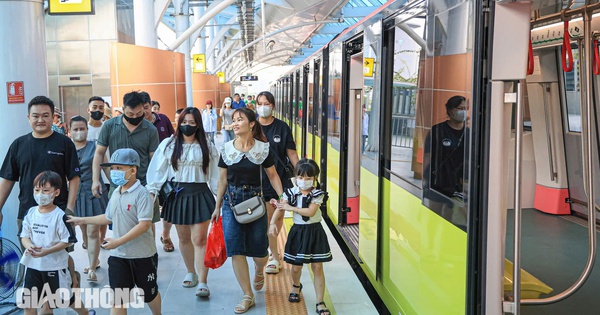 Nhon Metro - Hanoi 역이 고객을 끌어 모읍니다.