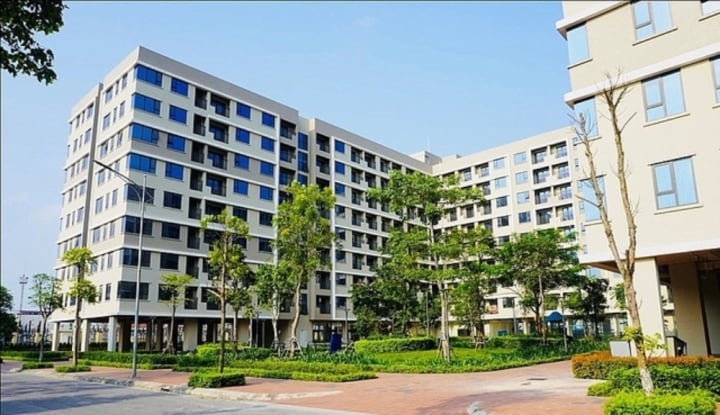 Les prix des logements sociaux restent élevés par rapport aux revenus des personnes à faibles revenus. (Photo : baochinhphu.vn).