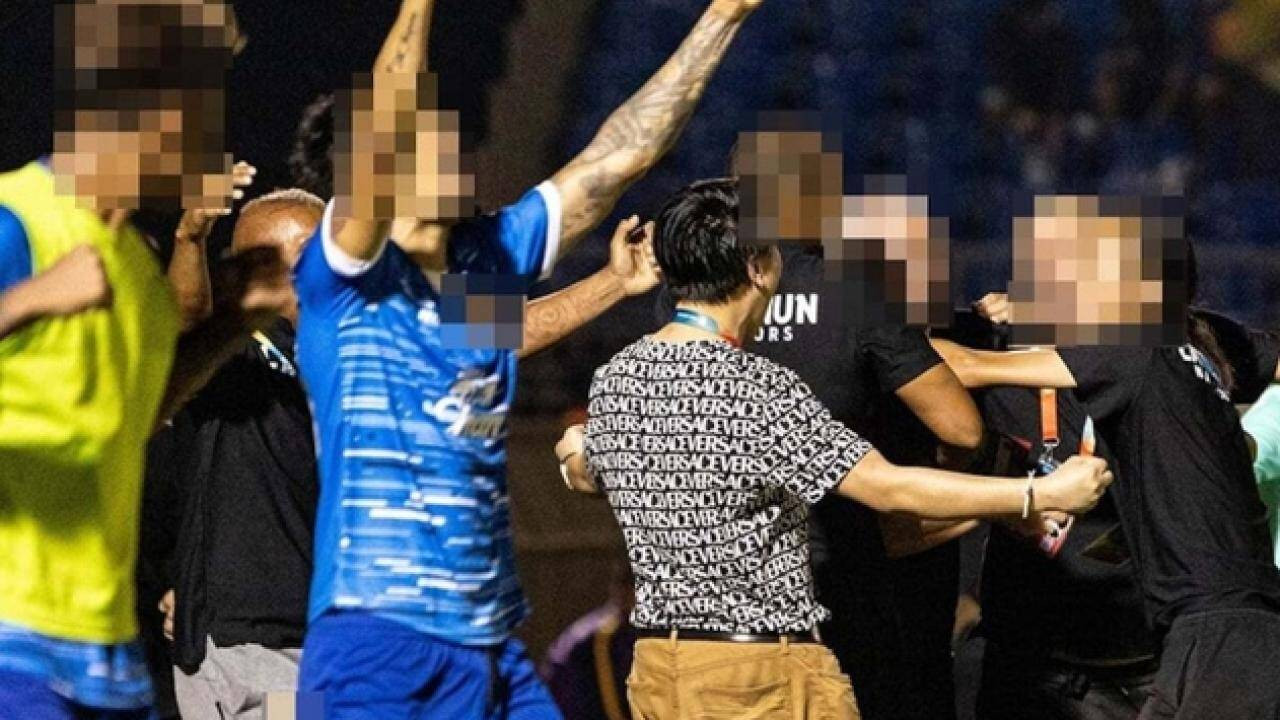 恥ずべき乱闘事件の後、タイサッカー界は衝撃的なニュースを受け続けている