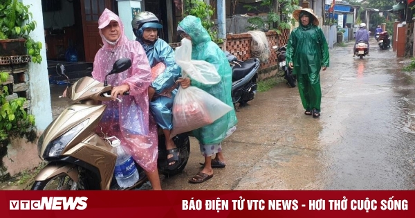 Quang Nam plans to evacuate nearly 400,000 people as storm Trami makes landfall