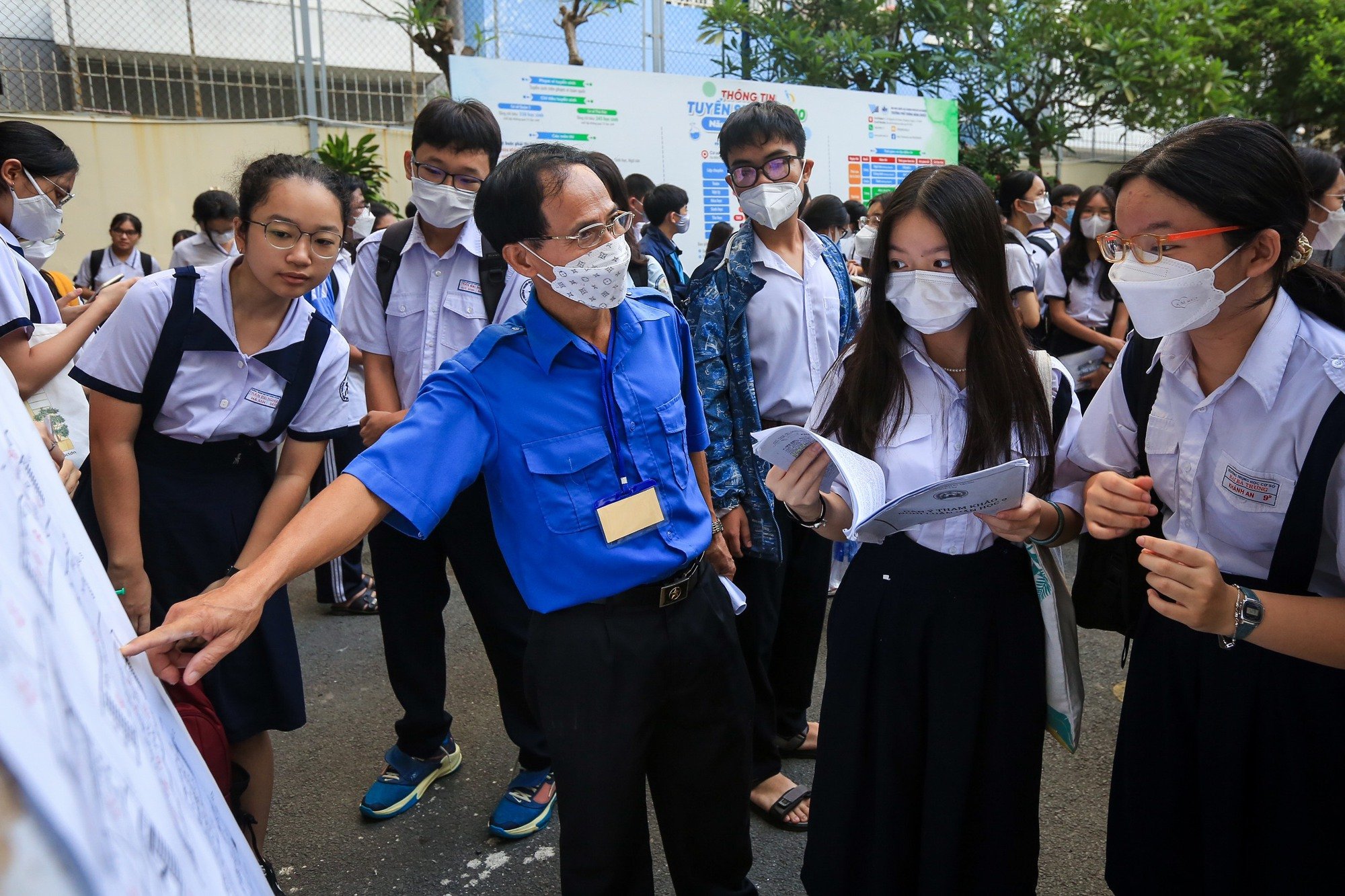 Hôm nay, tuyển sinh lớp 10 vào trường có tỷ lệ chọi cao nhất 5 năm qua - Ảnh 2.