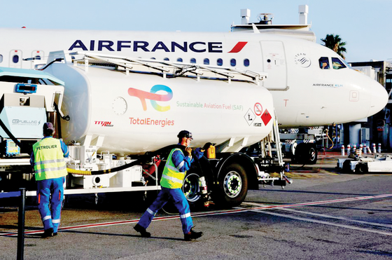 Auftanken eines Flugzeugs in Frankreich Foto: RAUTERS