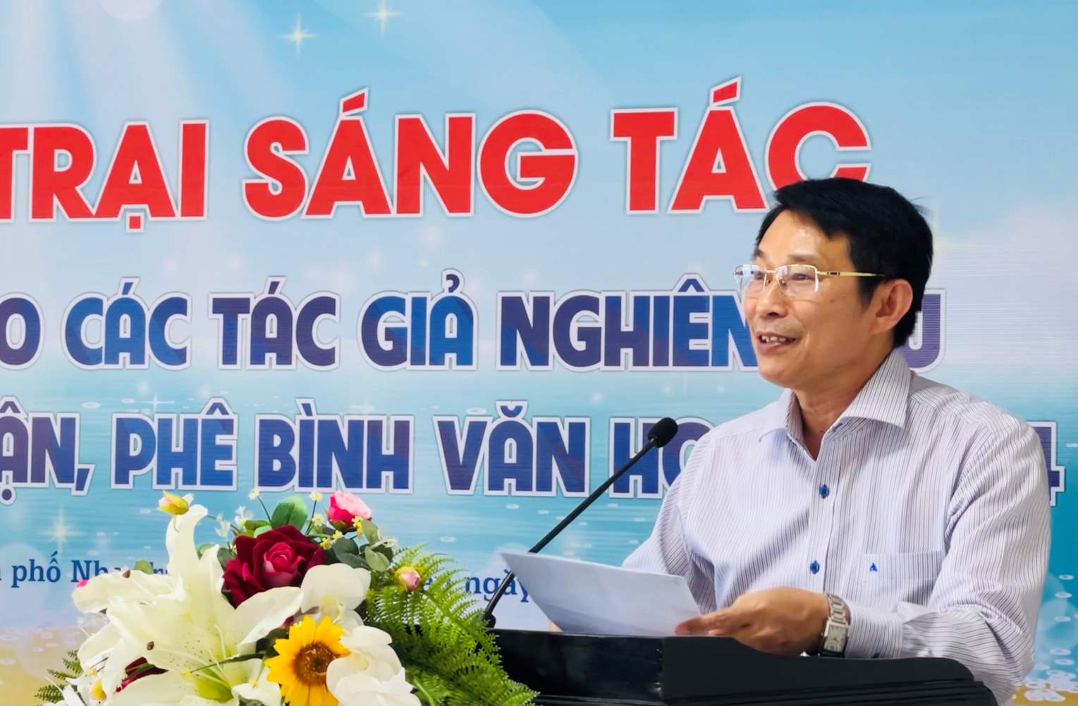 Ông Định Văn Thiệu - Phó Chủ tịch UBND tỉnh Khánh Hòa mong muốn với vẻ đẹp của Nha Trang - Khánh Hòa sẽ khơi nguồn sáng tạo cho các tác giả. Ảnh: Phương Linh