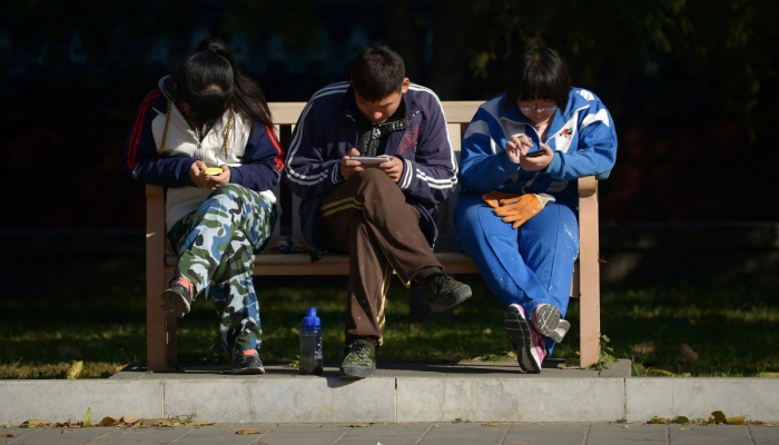 Young Chinese pay to chat on social media