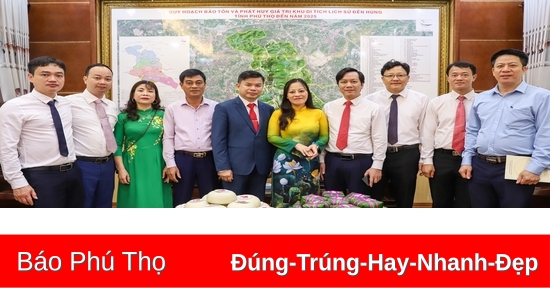 Dâng bánh chưng, bánh giầy lên các Vua Hùng