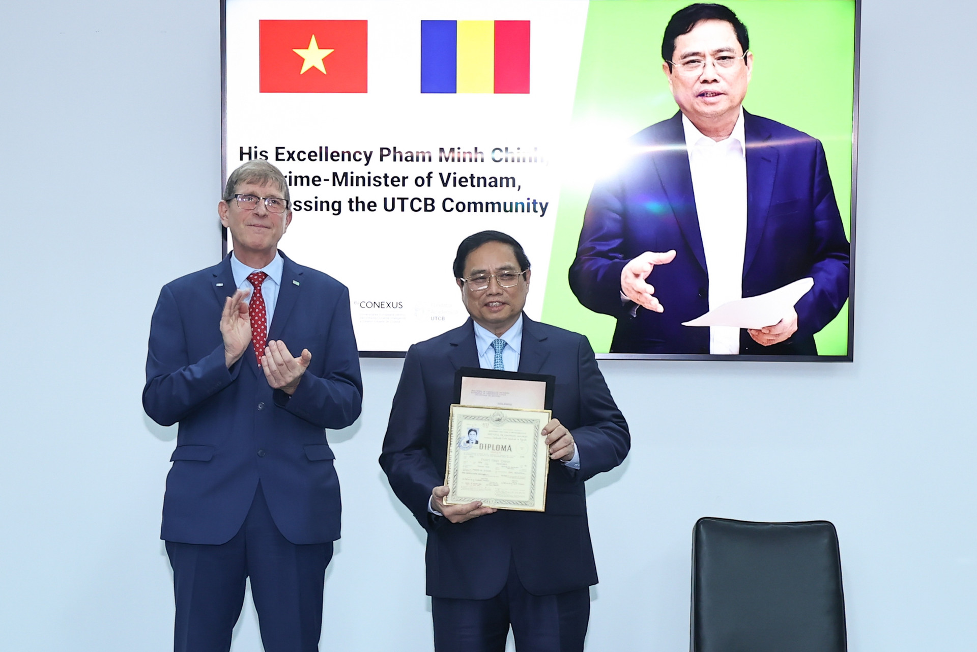 Thủ tướng Phạm Minh Chính thăm, làm việc tại Đại học Kỹ thuật Xây dựng Bucharest - Ảnh 6.
