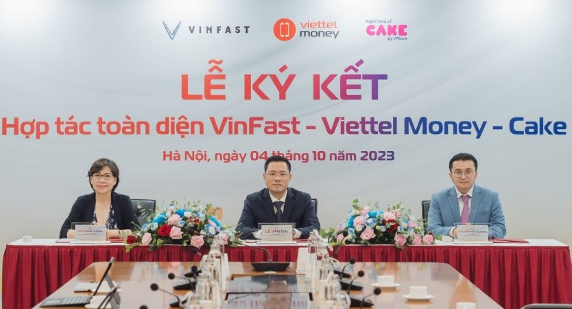 VinFast has strategic cooperation with Cake By VPBank and Viettel Money, supporting customers to buy electric motorbikes on installments at preferential prices.