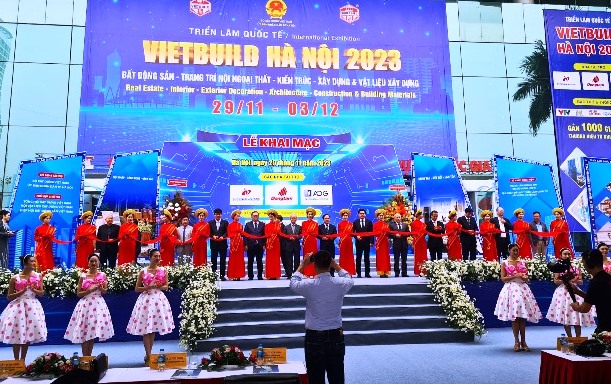 Ribbon cutting ceremony to open the third VIETBUILD Hanoi International Exhibition 2023. Photo: Vu Long