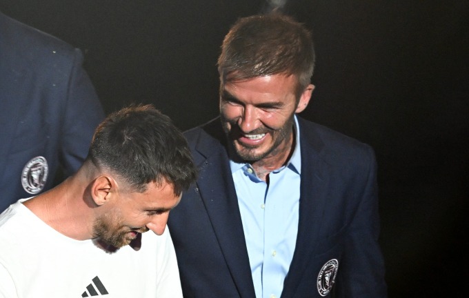 Beckham was happy to walk next to Messi at the introduction ceremony of the new Argentine player on July 16. Photo: AFP