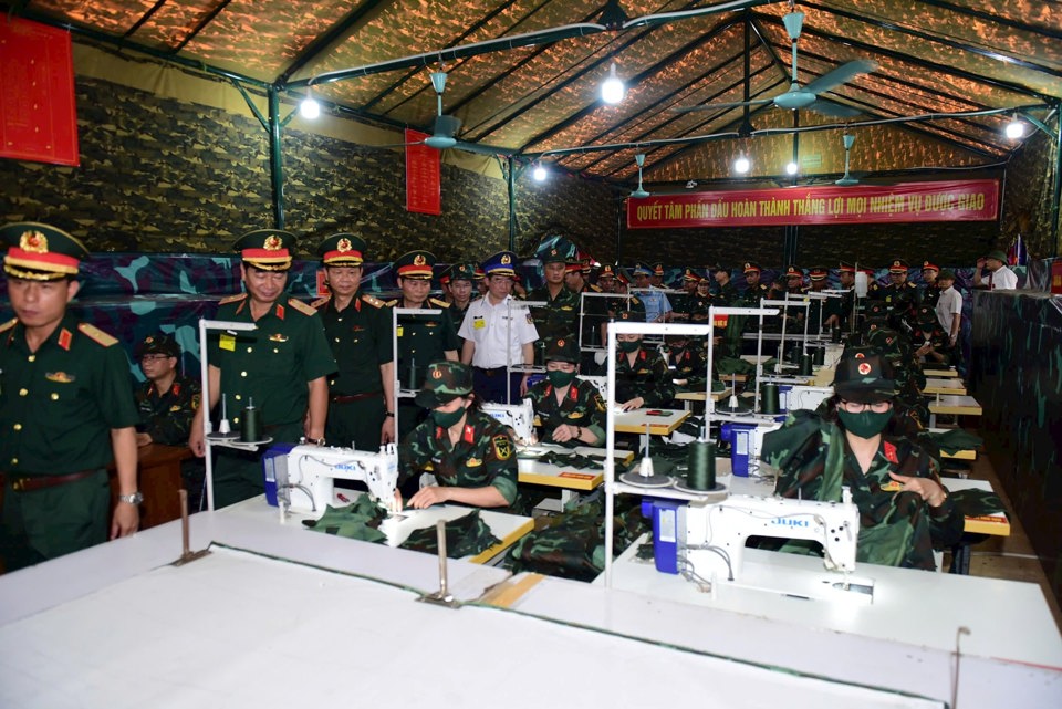 Delegates visited the Logistics - Technical division operating and working during wartime.