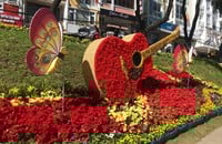 Các mùa Festival hoa Đà Lạt thu hút hàng triệu du khách trong và ngoài nước. (Ảnh: Cường Bùi)