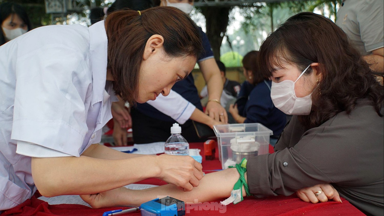 Hai Duong youth share drops of love photo 3