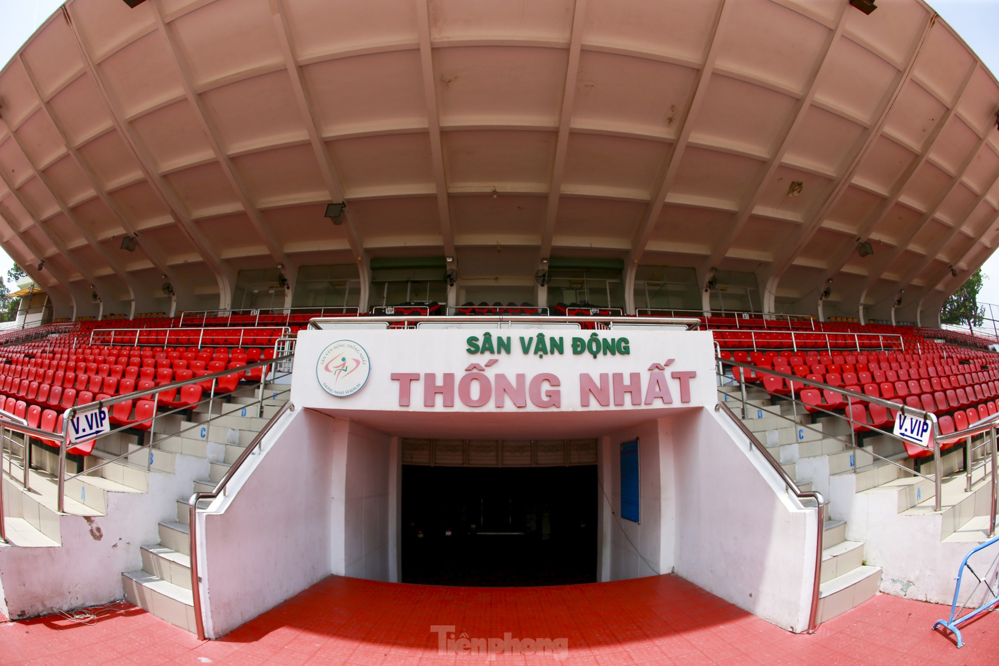 Testigos de la grave degradación del estadio más antiguo de Vietnam foto 1