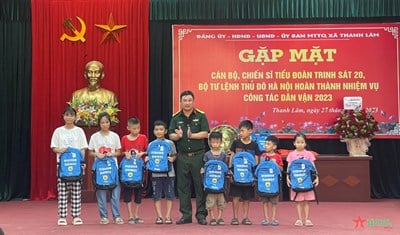 Soldaten der Hauptstadt führen Massenmobilisierungsarbeit auf dem Land von Thanh Lam durch (Me Linh, Hanoi)