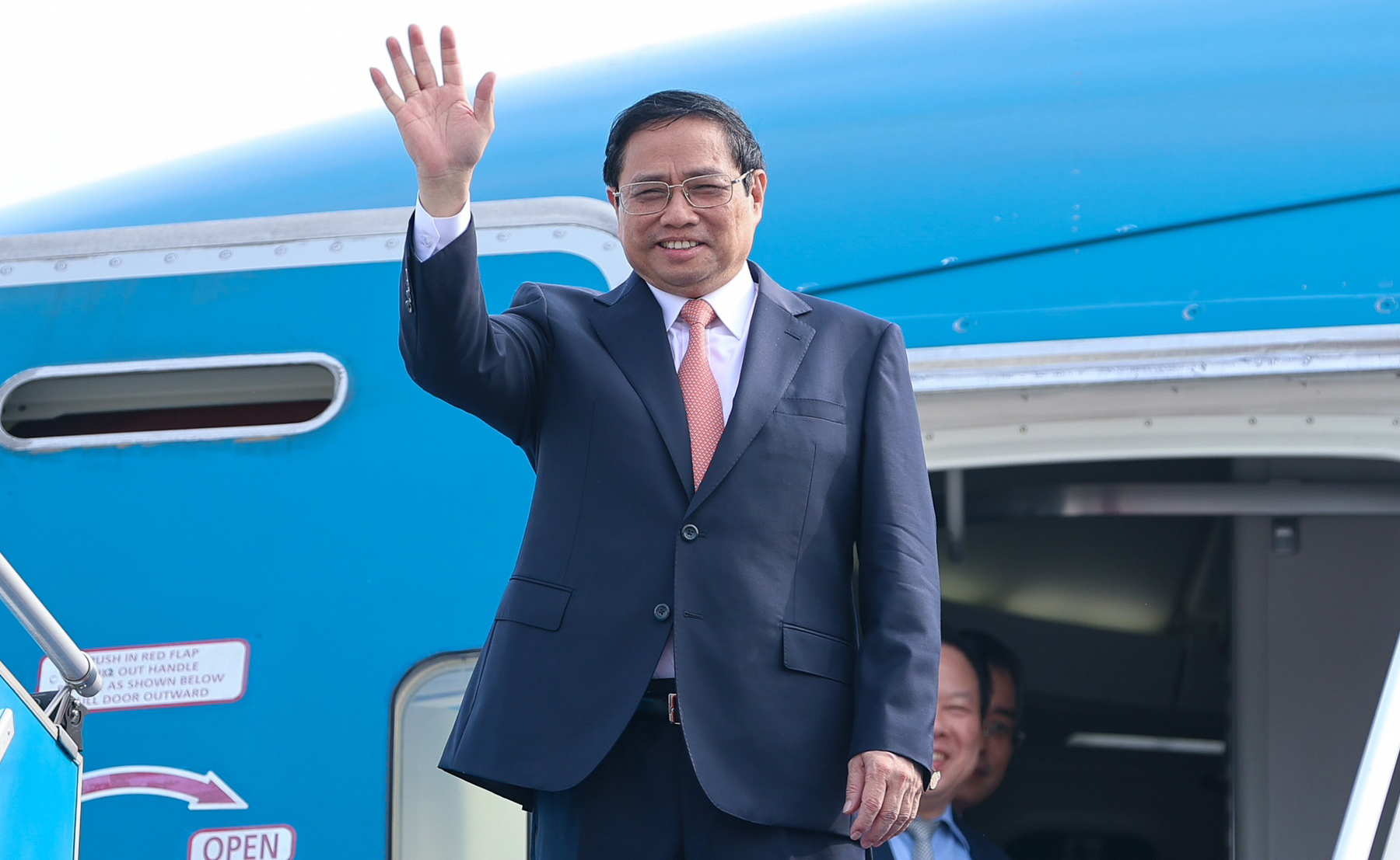 El primer ministro Pham Minh Chinh llega a Japón para la cumbre del G7 y la sesión de trabajo