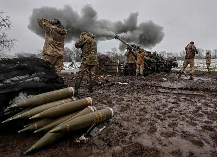 A Ukrainian M777 artillery battery.