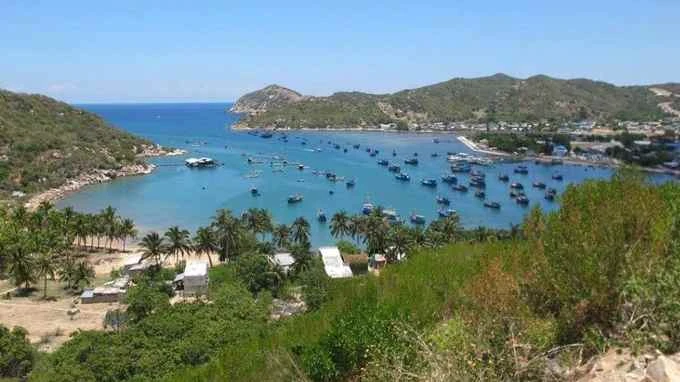 Ninh Thuan: Una serie de funcionarios comunales fueron disciplinados por permitir la construcción ilegal en la bahía de Vinh Hy.