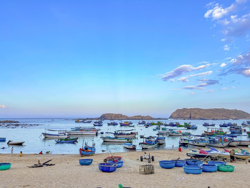 Làng chài Nhơn Lý ở Bình Định đẹp như phim, nhiều người đang đến xem, dân câu cá to dài thế này- Ảnh 12.