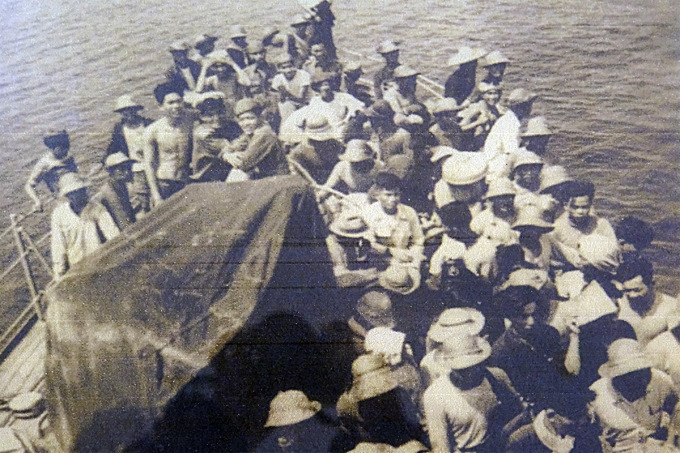 Photo of the Republic of Vietnam government releasing Chinese fishermen who illegally entered the Paracel Islands, February 26, 1959. Source: National Archives Center II