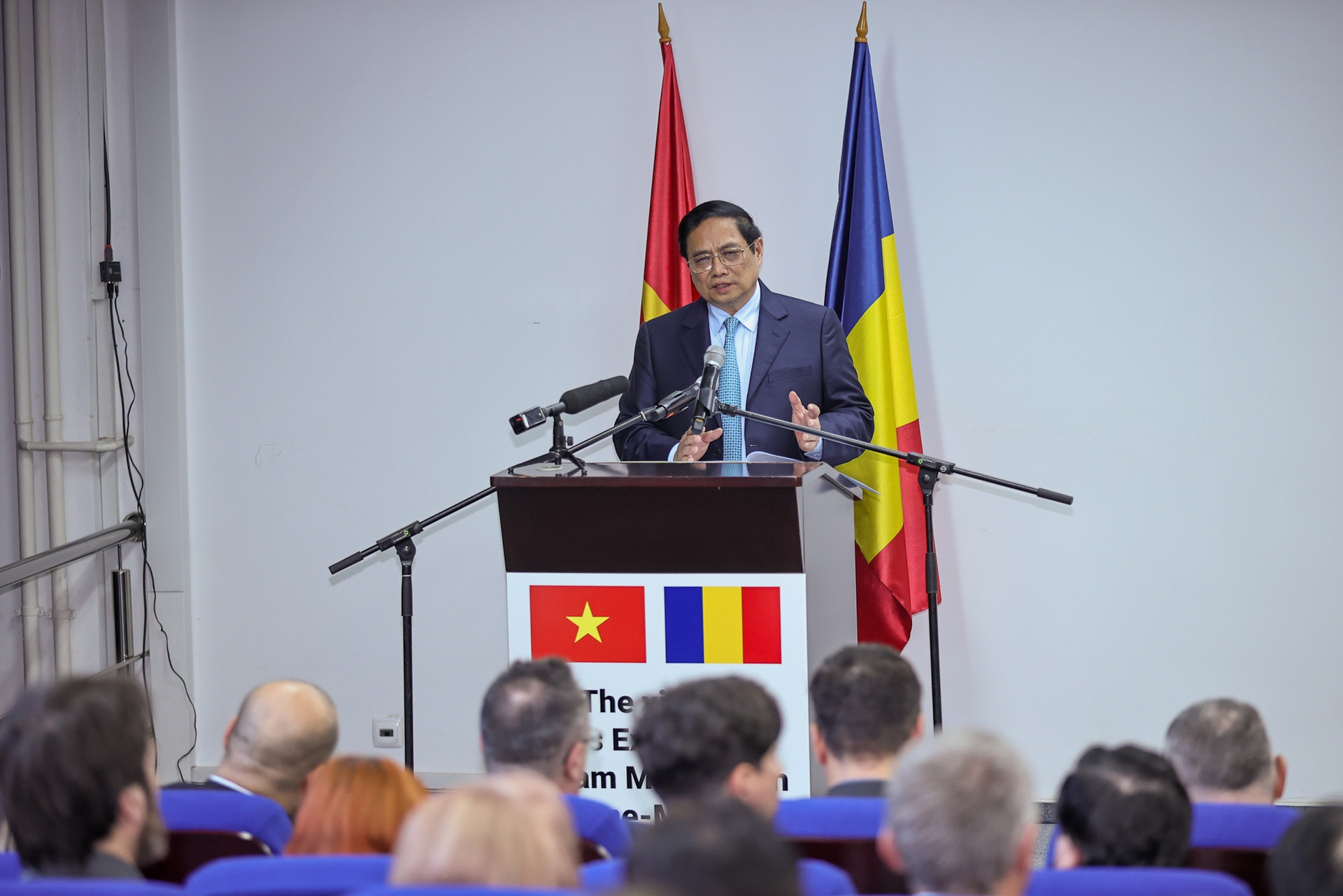 Thủ tướng Phạm Minh Chính thăm, làm việc tại Đại học Kỹ thuật Xây dựng Bucharest - Ảnh 7.