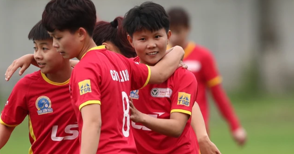 Thuy Trang anotó un triplete para ayudar al equipo femenino de HCMC 1 a ganar el partido de ida del torneo nacional.