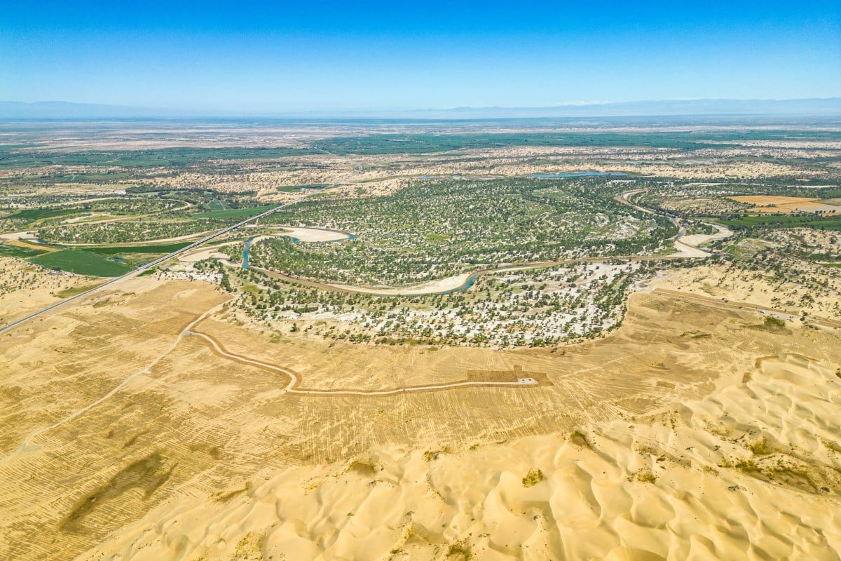 China completes the Great Wall of China surrounded by super desert image 1