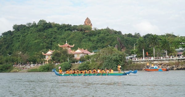 768 VĐV tranh tài đua thuyền rồng trên sông Đà Rằng