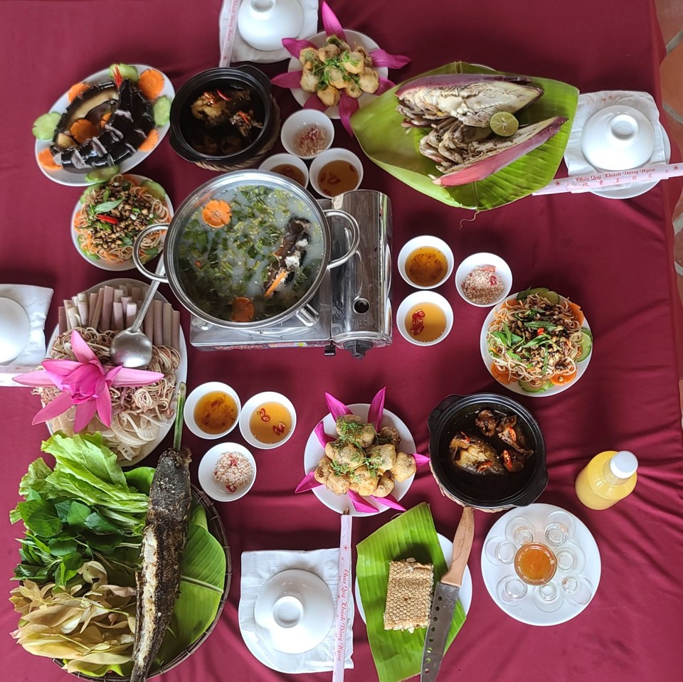 The meal is made entirely from typical products of U Minh Ha forest (Hoang Nam).