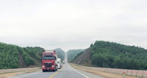 Ajoutez d'urgence des éléments pour assurer la sécurité sur l'autoroute Cam Lo