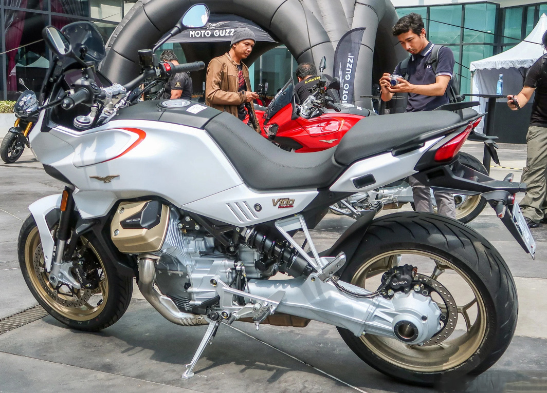 Moto Guzzi V100 Mandello появился во Вьетнаме по цене 535 миллионов донгов изображение 1