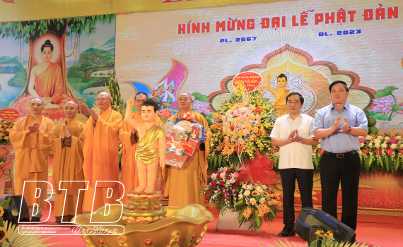 Le Comité exécutif de la Sangha bouddhiste vietnamienne de la province a organisé la célébration de l'anniversaire du Bouddha en 2023