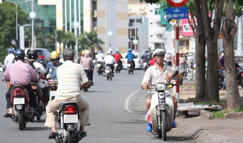 2024年の自動車とバイクの逆走規制と罰則、写真2