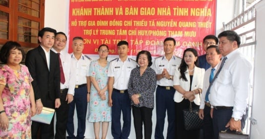 Quỹ Từ thiện Kim Oanh bàn giao nhà tình nghĩa cho quân nhân Bộ Tư lệnh Vùng Cảnh sát biển 2