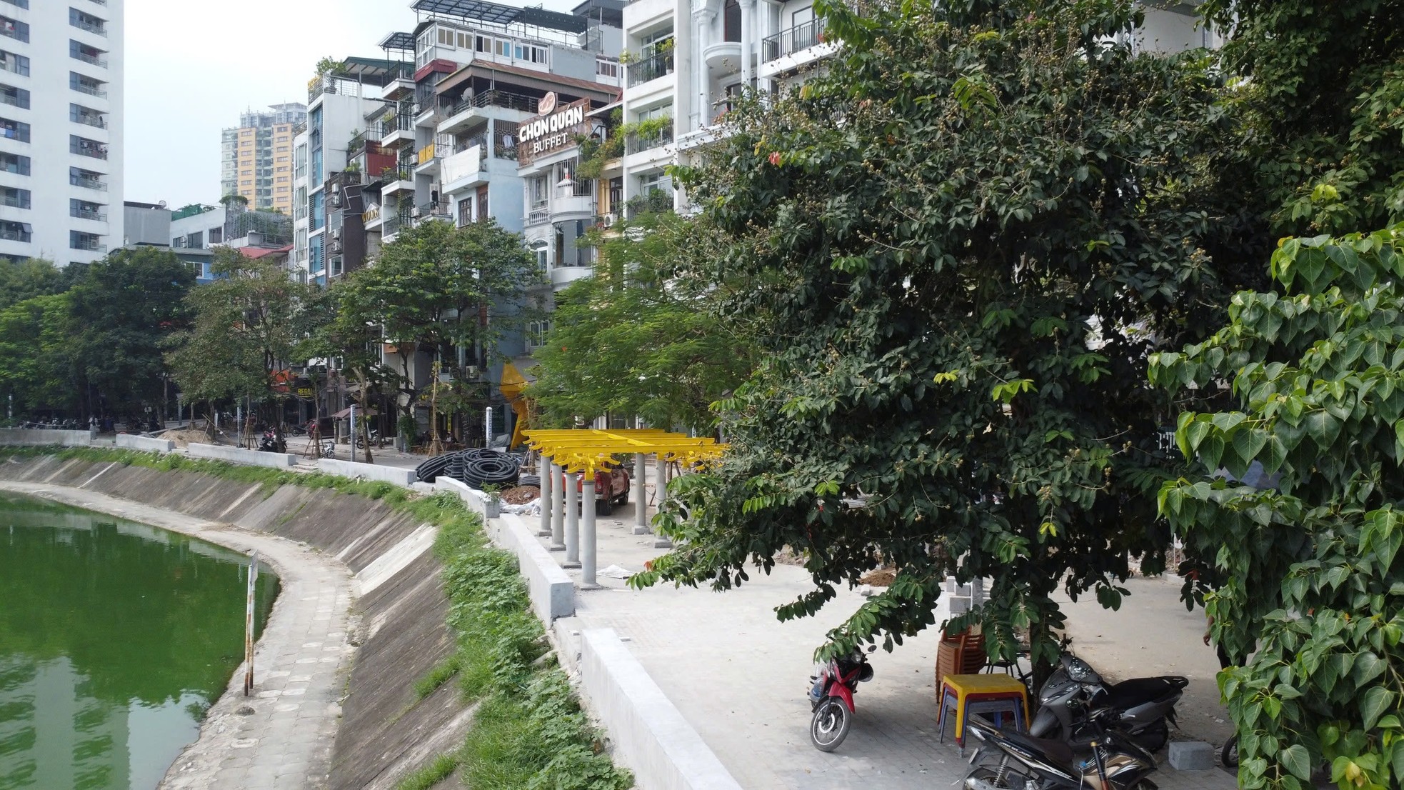 Close-up of the walking street around Ngoc Khanh Lake about to come into operation photo 13