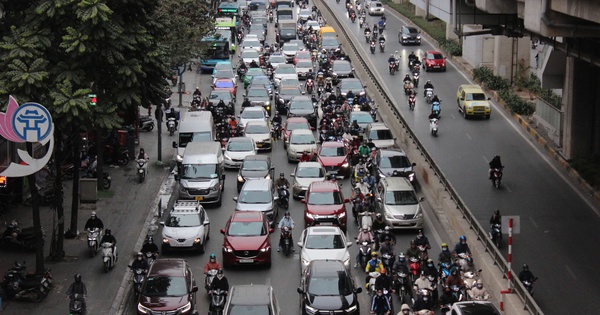 Stau in Hanoi während der Hauptverkehrszeit