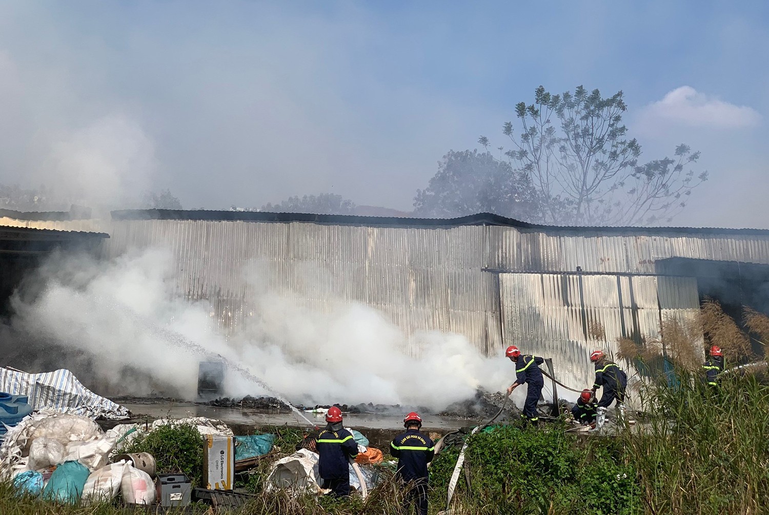 Evento - Hai Phong: Dos incendios consecutivos ocurrieron el tercer día del Tet (Foto 2).